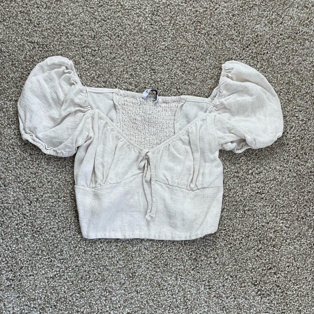 Oatmeal/Off White Cropped Short Sleeve Top with Puff Sleeves. Medium. Never worn